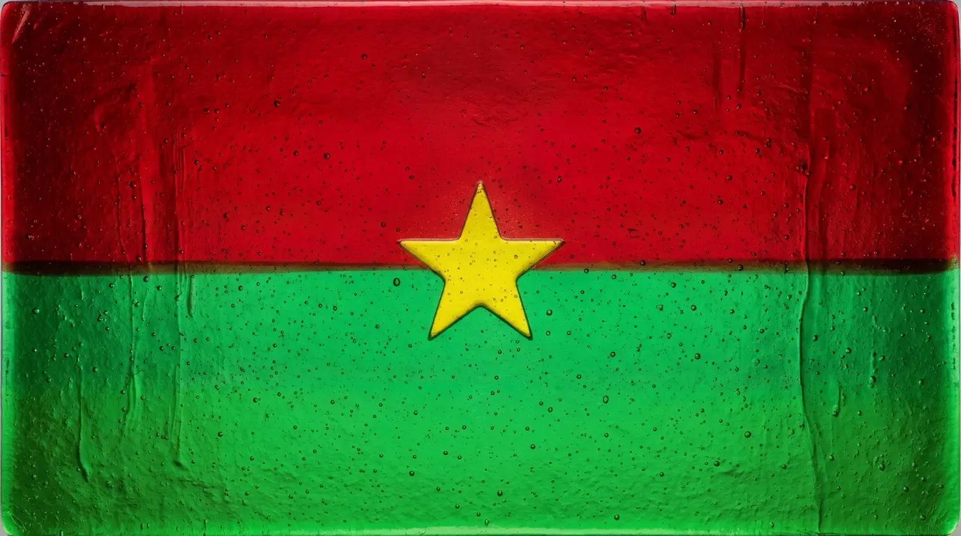 Panneau artistique en verre fusionné avec le drapeau de Burkina Faso