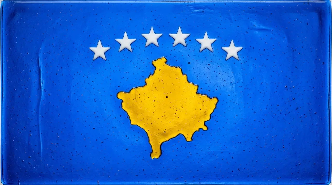 Panneau artistique en verre fusionné avec le drapeau de Kosovo